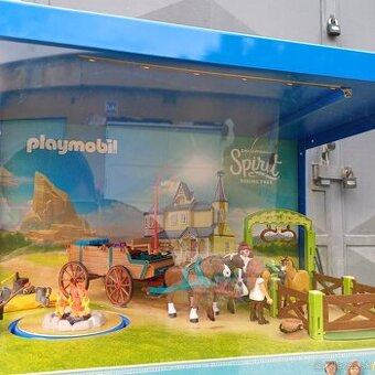 Playmobil vitrinky