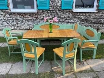 velka drevenna rohova lavica zo stolom a 3stolickami