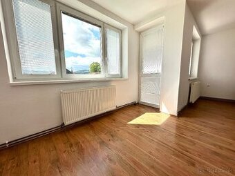 3-izbový byt s balkónom v centre Predmiera