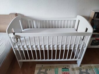 Predám detskú postielku s matracom a monitorom dychu