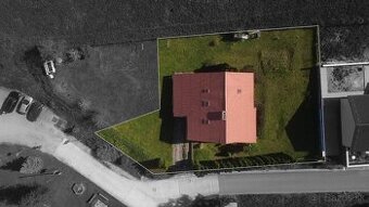 BEDES | rodinný dom 182m2, pozemok 802m2, 2x balkón, terasa