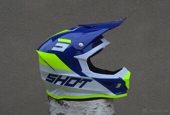 ľahká helma prilba bielo modrožltá fluo okuliare