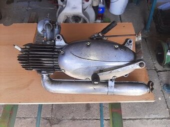 Motor JAWA 555