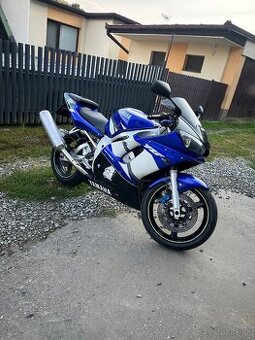 Yamaha R6