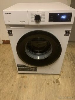 TOSHIBA