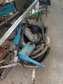 Predám náhradné diely  na 1203