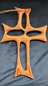 Vyrezávaný dreveny kríž 33cm a 36 cm