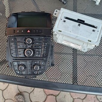 Predam radio na opel astra j