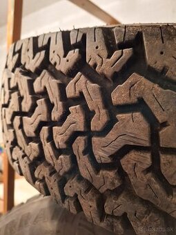 Predám pneu 215/70 R16