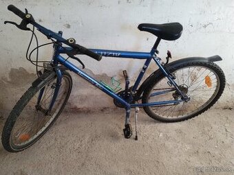 Horsky bicykel cerveny a modry