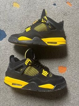 Jordan 4 Retro Thunder