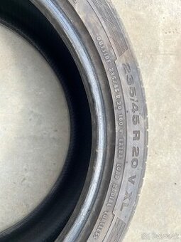 235/45 r20
