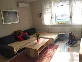 Rezervované/ Zariadený, pekný 3 izbový byt s loggiou, klimat