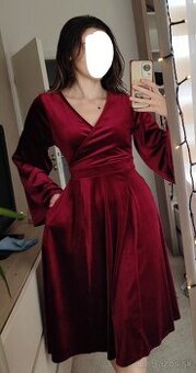 Vintage spoločenské zamatové bordové šaty
red velvet