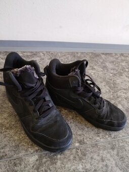 Predám pánske topánky Nike Court Borough Mid Winter GS