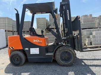 VYSOKOZDVIŽNÝ VOZÍK DOOSAN 30 plus DIESEL 576mth r.v. 2018