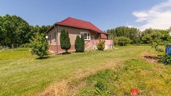 Predaj rodinného domu v Trávniku v tichej lokalite s veľkým - 1