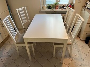 Jedálenský stôl 120-180x80cm so 4 stoličkami