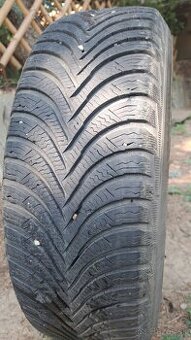 Zimne pneumatiky 195/65 r15,plechové disky.
