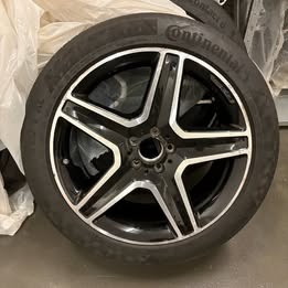 Originálne disky AMG s letnými pneumatikami Continental