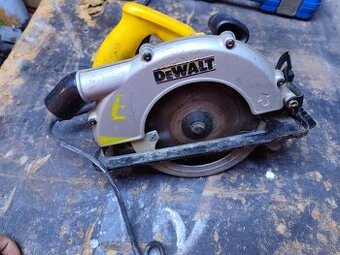 Ručná kotúčová píla DEWALT 1150W