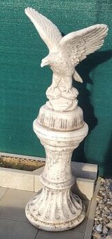 Betónoví orol dekorácia