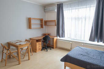 Garsónka v tichej časti Petržalky za 600€ aj s energiami