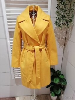 Orsay elegantný žltý kabát s opaskom, veľ. S
