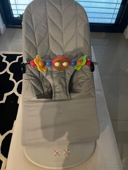 Babybjörn Bliss Light Grey Petal Woven, svetlo sivá