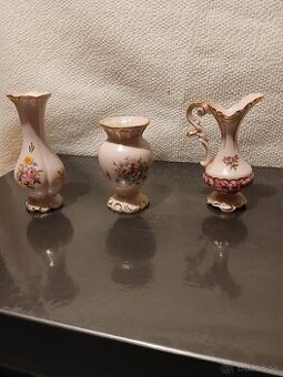 Karlovarsky ružový porcelán.