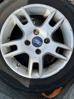 Sada originálnych elektrónov Ford s letnými pneumatikami