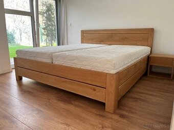 Dubová posteľ s úložným priestorom
