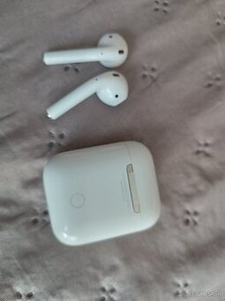 Apple AirPods 1 – funkčné a používané, všetko funguje bez pr