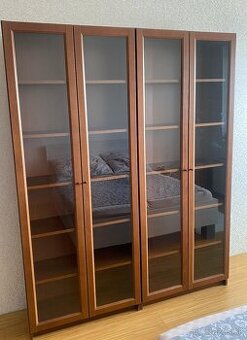 Predám presklenú skriňu- knižnicu, vitrínu