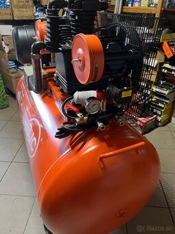 Olejový kompresor 350L BJC
