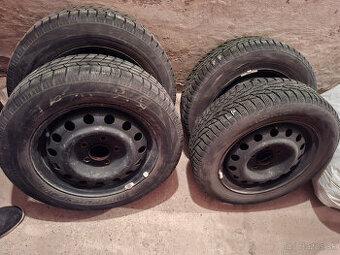 Predám zimné pneumatiky na oceľových diskoch 185/65 R15