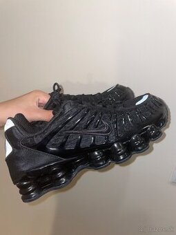 NIKE SHOX
