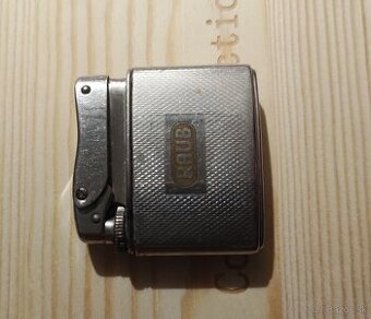 Zberatelsky starý zapalovac