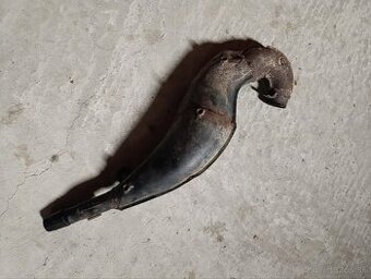 Koleno a vyfuk na motorku