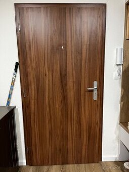 Vchodove dvere 900mm so zarubnou 300mm - 1