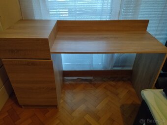 Predám písací stôl.