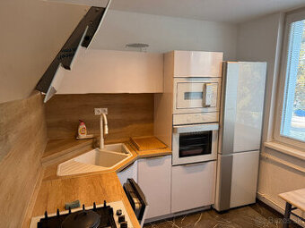 Moderný 2,5-izbový byt po kompletnej rekonštrukcii, centrum