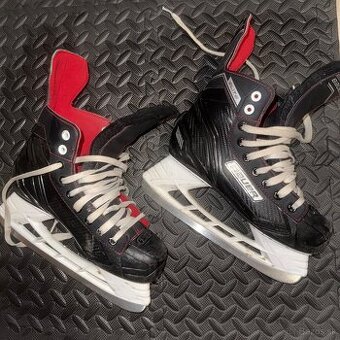 Bauer korcule a prilba