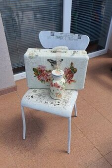 Dekoratívna stolička, kufor a nádoba