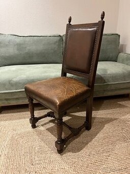 Masívne drevené stoličky – 4 ks, kožený sedák