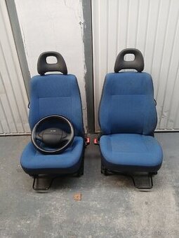 Sedadla z Fiat Seicento a kozeny volant