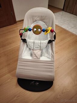 Predám lehátko BabyBjörn + hrazdička s hrkálkami