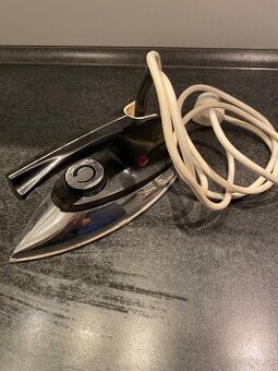 Predám starú žehličku.