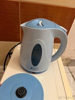 Darujem rýchlovarnú kanvicu