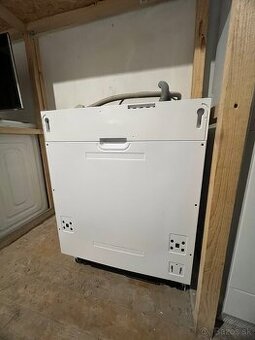 Predám vstavanú umývačku riadu MORA (60 cm) – integrovaná